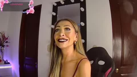 Snapshot of evelynagrey chatting on 09.11.25 EvelynaGrey online show from 09.11.25