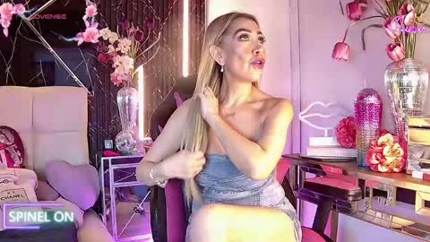 EvelynaGrey online show from 04.27.26