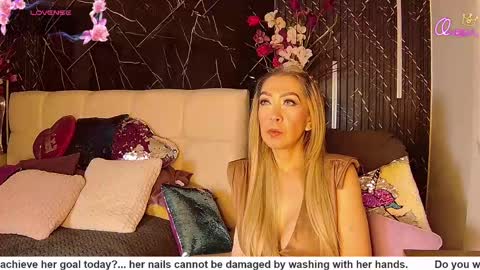 Snapshot of evelynagrey chatting on 05.13.26 EvelynaGrey online show from 05.13.26