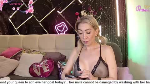 Snapshot of evelynagrey chatting on 05.15.26 EvelynaGrey online show from 05.15.26