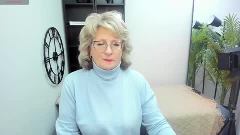 Evelyn online show from 05.04.26