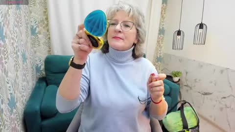 Evelyn online show from 05.05.26