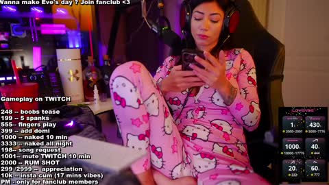 Snapshot of evelyne92 chatting on 12.06.24 Evelyne online show from 12.06.24