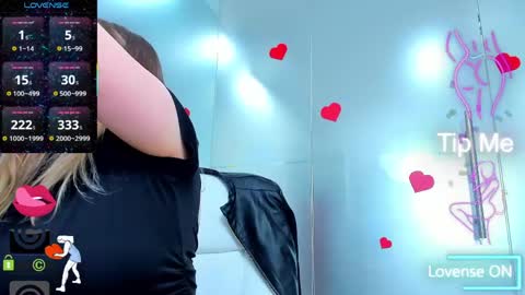 Snapshot of evelyne_rose chatting on 06.02.26 evelyne_rose online show from 06.02.26