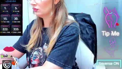 Snapshot of evelyne_rose chatting on 06.03.26 evelyne_rose online show from 06.03.26