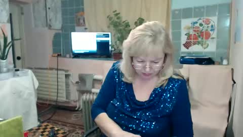 Snapshot of evelynloveshy chatting on 01.13.25 BarbaraBlondy online show from 01.13.25