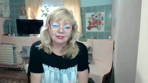 Snapshot of evelynloveshy chatting on 01.17.25 BarbaraBlondy online show from 01.17.25