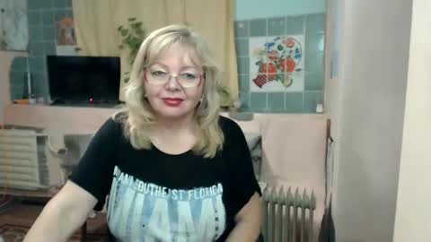 Snapshot of evelynloveshy chatting on 01.17.25 BarbaraBlondy online show from 01.17.25