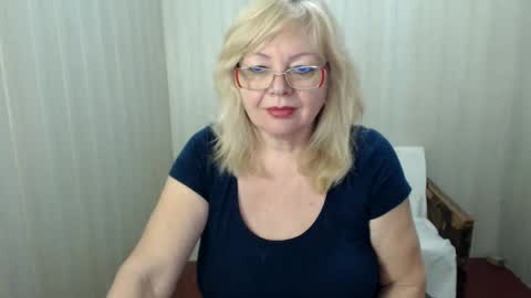 Snapshot of evelynloveshy chatting on 01.24.25 BarbaraBlondy online show from 01.24.25
