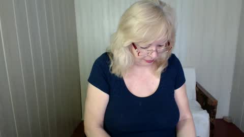 Snapshot of evelynloveshy chatting on 01.25.25 BarbaraBlondy online show from 01.25.25