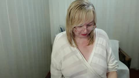 Snapshot of evelynloveshy chatting on 01.30.25 BarbaraBlondy online show from 01.30.25
