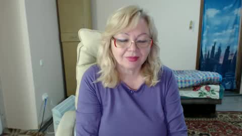 Snapshot of evelynloveshy chatting on 02.01.25 BarbaraBlondy online show from 02.01.25