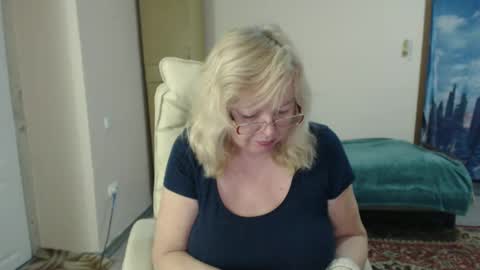 Snapshot of evelynloveshy chatting on 02.02.25 BarbaraBlondy online show from 02.02.25