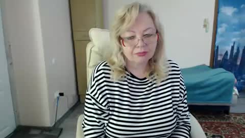 Snapshot of evelynloveshy chatting on 02.04.25 BarbaraBlondy online show from 02.04.25