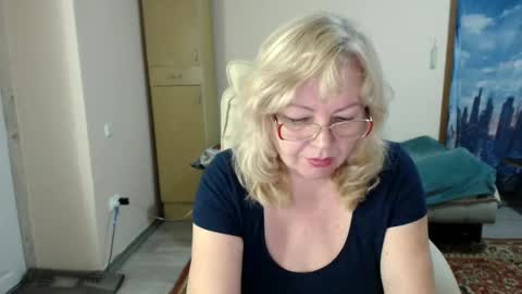 Snapshot of evelynloveshy chatting on 02.04.25 BarbaraBlondy online show from 02.04.25