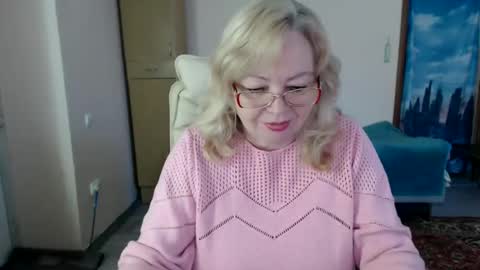 Snapshot of evelynloveshy chatting on 02.06.25 BarbaraBlondy online show from 02.06.25