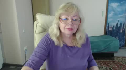 Snapshot of evelynloveshy chatting on 02.10.25 BarbaraBlondy online show from 02.10.25