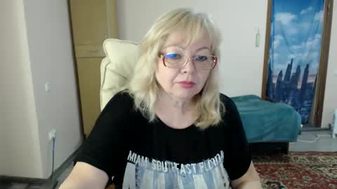 Snapshot of evelynloveshy chatting on 02.14.25 BarbaraBlondy online show from 02.14.25