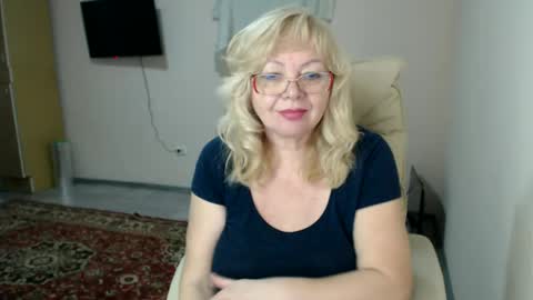 Snapshot of evelynloveshy chatting on 02.18.25 BarbaraBlondy online show from 02.18.25