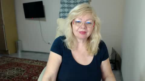 Snapshot of evelynloveshy chatting on 02.19.25 BarbaraBlondy online show from 02.19.25