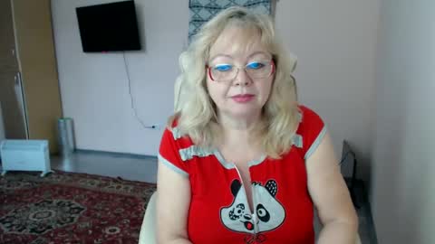 Snapshot of evelynloveshy chatting on 02.22.25 BarbaraBlondy online show from 02.22.25