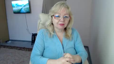 Snapshot of evelynloveshy chatting on 02.27.25 BarbaraBlondy online show from 02.27.25