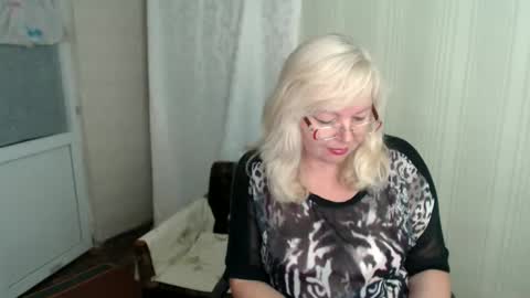 Snapshot of evelynloveshy chatting on 09.22.25 BarbaraBlondy online show from 09.22.25