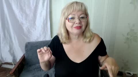 Snapshot of evelynloveshy chatting on 07.10.26 BarbaraBlondy online show from 07.10.26