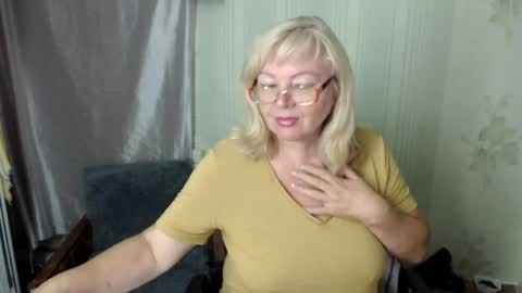 Snapshot of evelynloveshy chatting on 07.22.26 BarbaraBlondy online show from 07.22.26