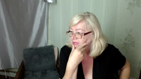 Snapshot of evelynloveshy chatting on 08.02.26 BarbaraBlondy online show from 08.02.26