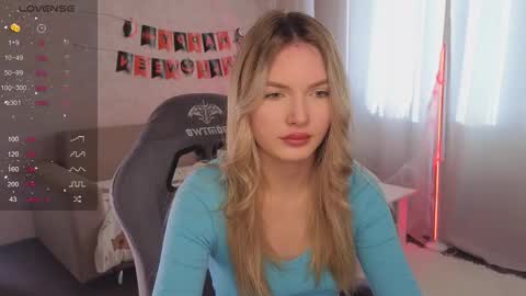 Snapshot of evelynsin_ chatting on 10.22.25 Evelyn online show from 10.22.25
