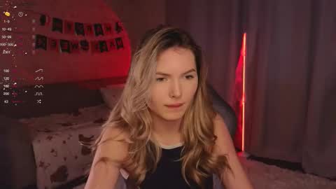 Snapshot of evelynsin_ chatting on 10.24.25 Evelyn online show from 10.24.25
