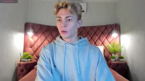 Snapshot of even_vortex chatting on 12.21.25 Evan online show from 12.21.25