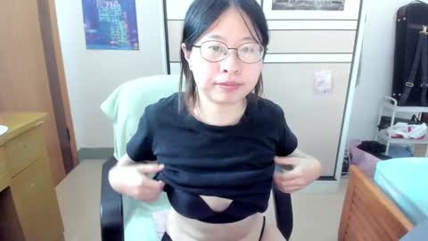 Snapshot of everhigh chatting on 09.09.25 Coco online show from 09.09.25