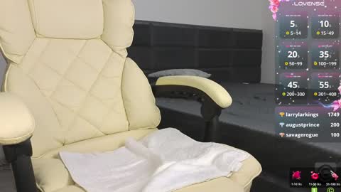 Snapshot of everoses chatting on 02.07.25 Eve Rose online show from 02.07.25