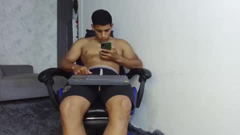 Snapshot of evessinn chatting on 11.24.25 luis online show from 11.24.25