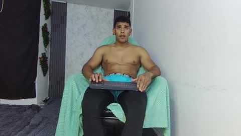 Snapshot of evessinn chatting on 12.20.25 luis online show from 12.20.25