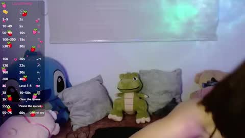 Evie Cloud online show from 02.03.25