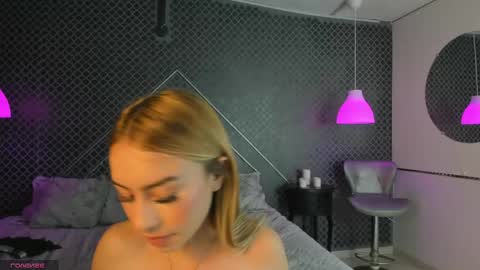 Snapshot of evie_demn chatting on 04.18.26 Evie Denm online show from 04.18.26