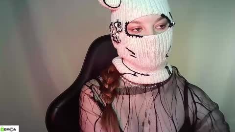Renesme White Im here from Monday to Friday online show from 05.18.26