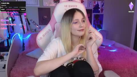 Snapshot of evie_rosen chatting on 12.14.24 Evie online show from 12.14.24