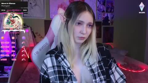 Snapshot of evie_rosen chatting on 12.22.24 Evie online show from 12.22.24