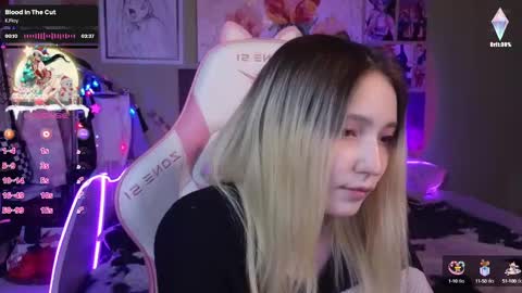 Snapshot of evie_rosen chatting on 12.22.24 Evie online show from 12.22.24