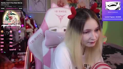 Snapshot of evie_rosen chatting on 12.24.24 Evie online show from 12.24.24