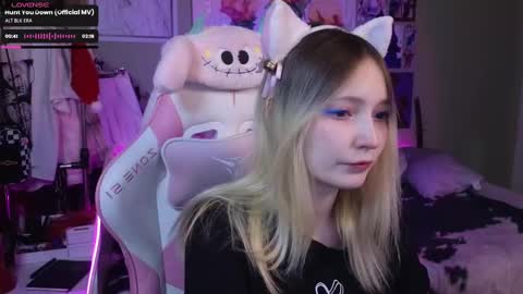 Snapshot of evie_rosen chatting on 01.06.25 Evie online show from 01.06.25