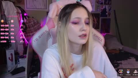 Snapshot of evie_rosen chatting on 01.10.25 Evie online show from 01.10.25