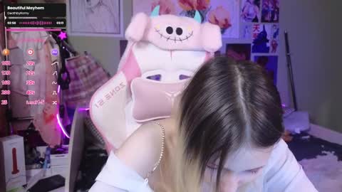 Snapshot of evie_rosen chatting on 01.13.25 Evie online show from 01.13.25