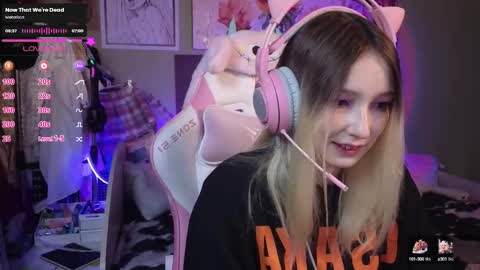 Snapshot of evie_rosen chatting on 02.04.25 Evie online show from 02.04.25