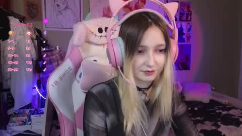 Snapshot of evie_rosen chatting on 02.06.25 Evie online show from 02.06.25