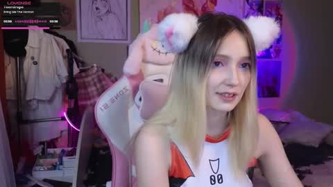 Snapshot of evie_rosen chatting on 02.12.25 Evie online show from 02.12.25